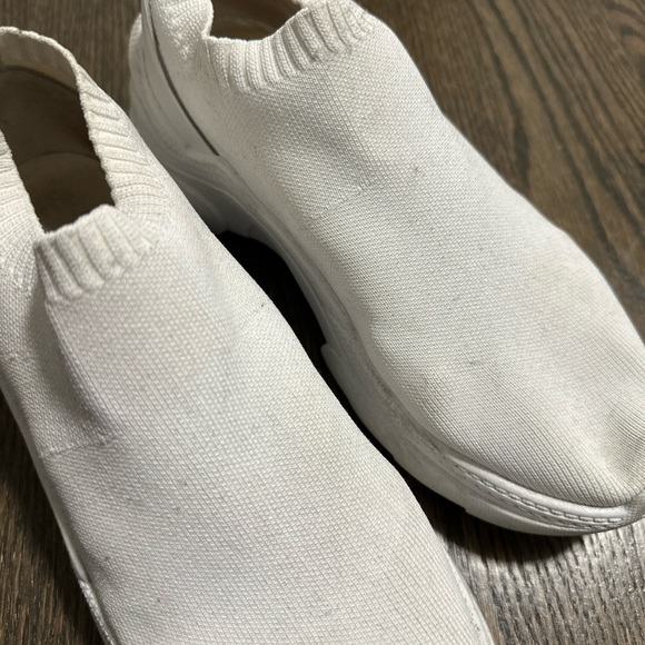 Schutz White Ladies Knit Slip-On Sneaker Size 8 - Picture 2 of 6